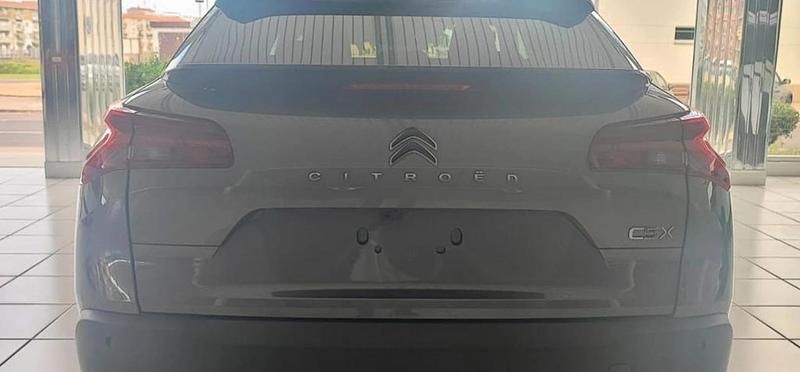 Usado Citroën C5 X Feel 131 CV (96 kW) 2023 Evl gris platinium Familiar