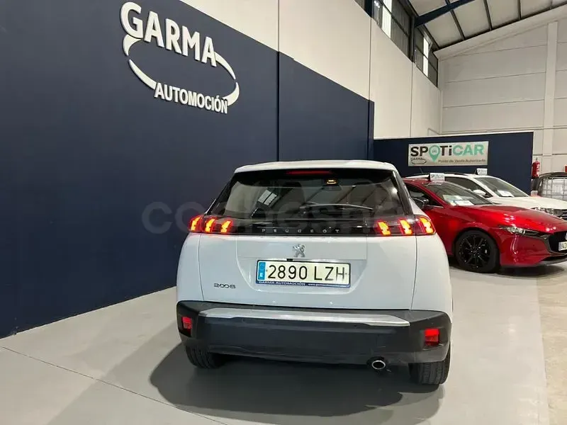 Usado Peugeot 2008 Active 110 CV (80 kW) 2022 Blanco SUV