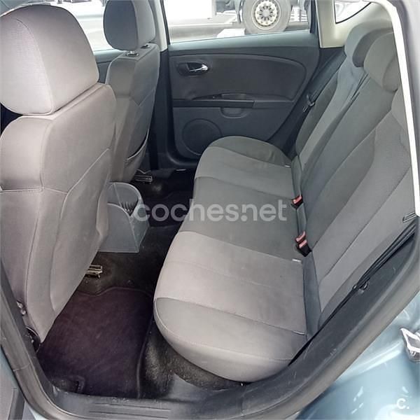 Usado Seat Leon Reference 140 CV (102 kW) 2007 Gris / plata Berlina