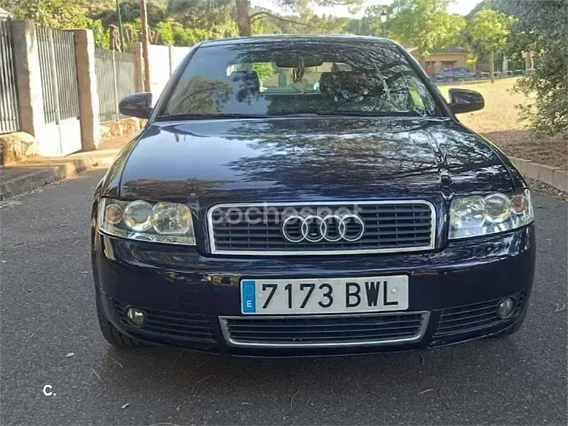 Usado Audi A4 130 CV (95 kW) 2002 Negro Berlina