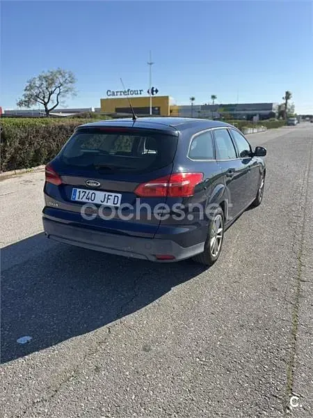 Usado Ford Focus Trend 115 CV (84 kW) 2015 Azul Familiar