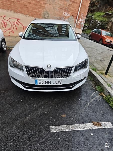 Usado Skoda Superb Style 190 CV (139 kW) 2016 Blanco Familiar