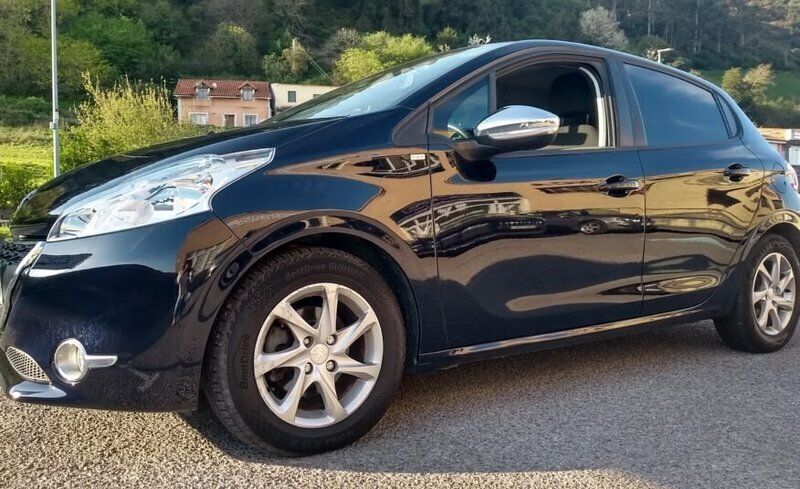 Blanco Usado 2014 Peugeot 208 Active Utilitario | 9900 € (Caro) - Imagen 1/4