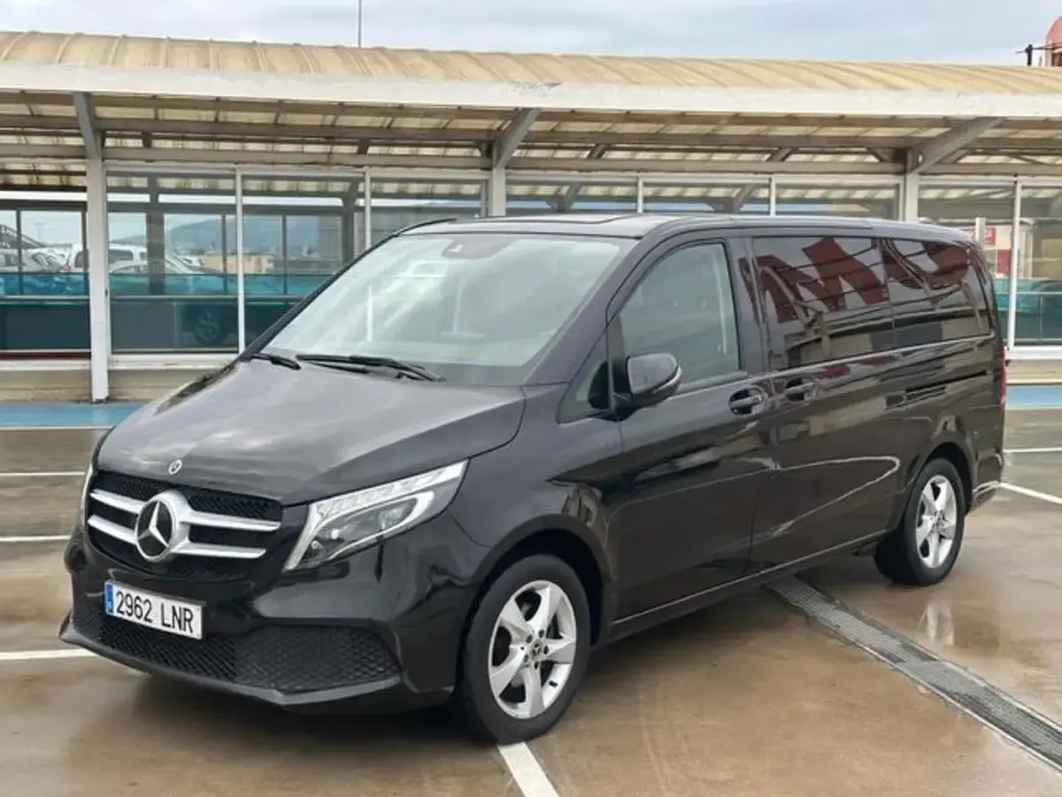 Begagnad Mercedes V220 Avantgarde 163 HK (119 kW) 2021 Minibuss