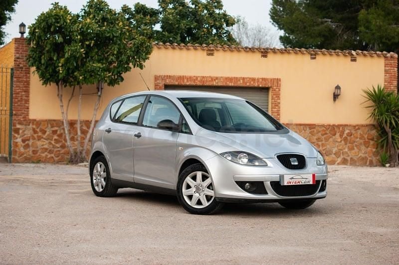 Usado Seat Altea Reference 105 CV (77 kW) 2007 Gris / plata Monovolumen