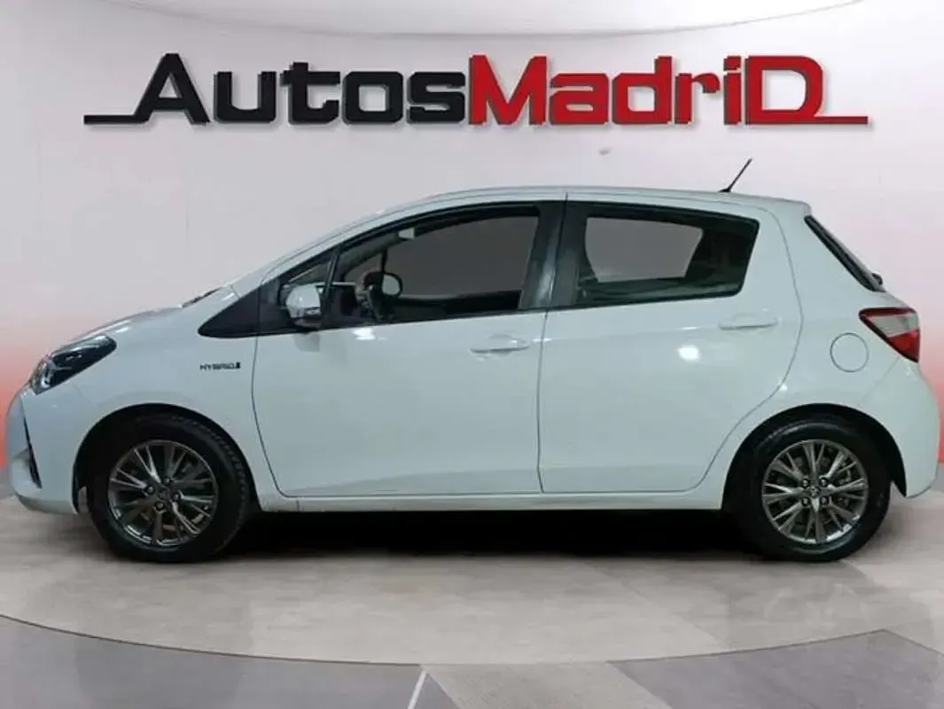 Usado Toyota Yaris Hybrid Active 100 CV (73 kW) 2019 Blanco Utilitario
