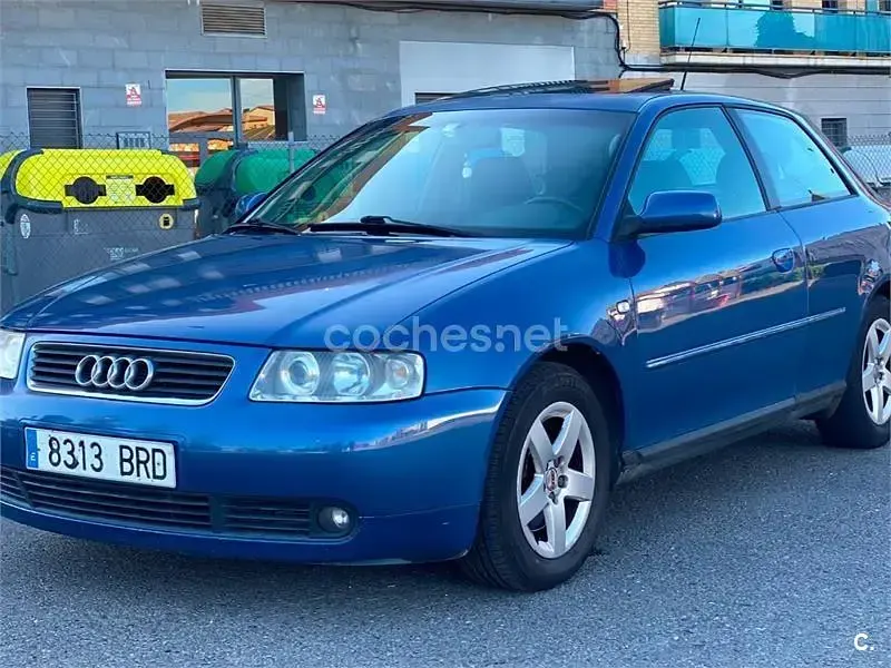 Usado Audi A3 Ambiente 110 CV (80 kW) 2001 Azul Utilitario