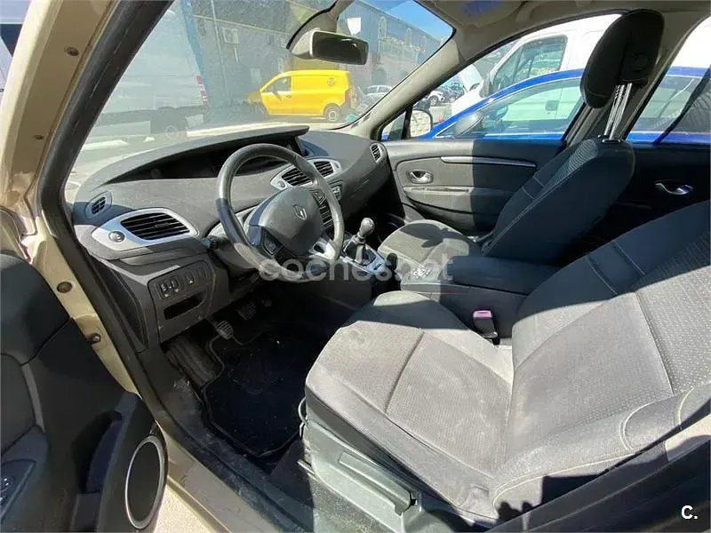 Usado Renault Scenic E-Tech Authentique 110 CV (80 kW) 2010 Beige Monovolumen