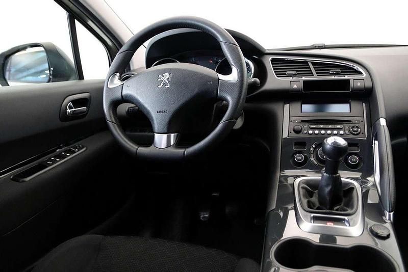 Usado Peugeot 3008 Style 120 CV (88 kW) 2015 Beige Familiar