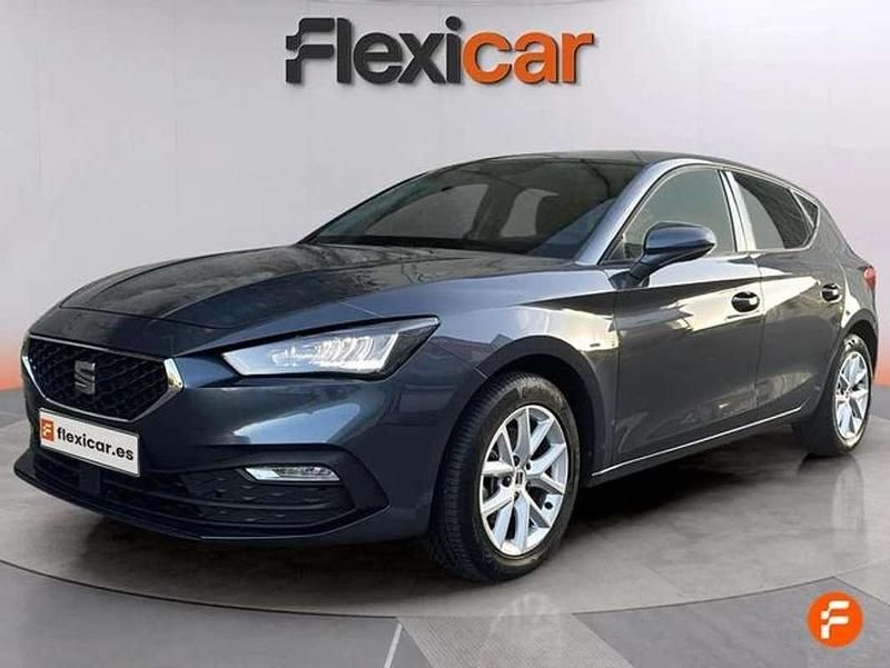 Usado Seat Leon Style 150 CV (110 kW) 2023 Gris Utilitario