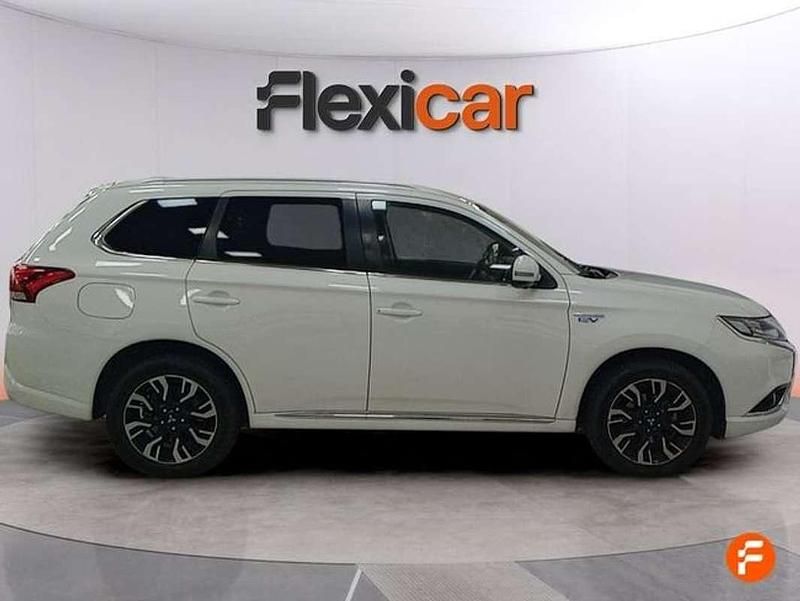 Usado Mitsubishi Outlander P-HEV 203 CV (149 kW) 2018 Blanco SUV