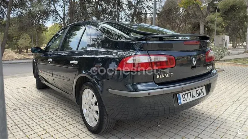 Usado Renault Laguna II Dynamique 120 CV (88 kW) 2001 Verde Berlina