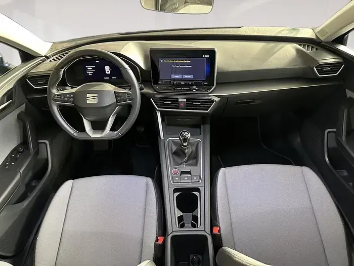 Usado Seat Leon Style 116 CV (85 kW) 2025 Azul Familiar