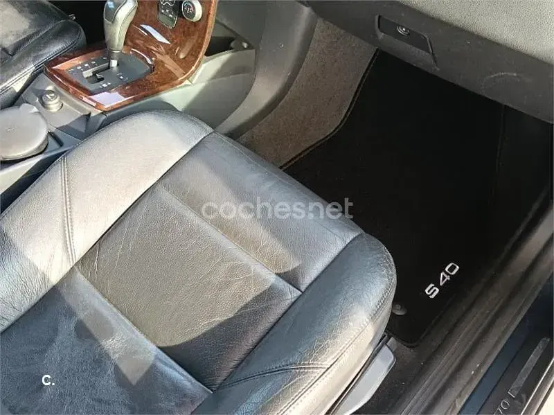 Usado Volvo S40 Kinetic 140 CV (102 kW) 2006 Gris / plata Berlina