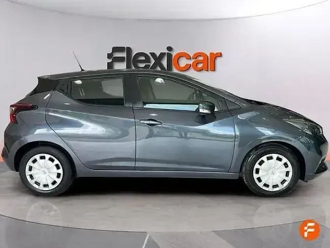 Usado Nissan Micra Acenta 92 CV (67 kW) 2022 Gris Utilitario