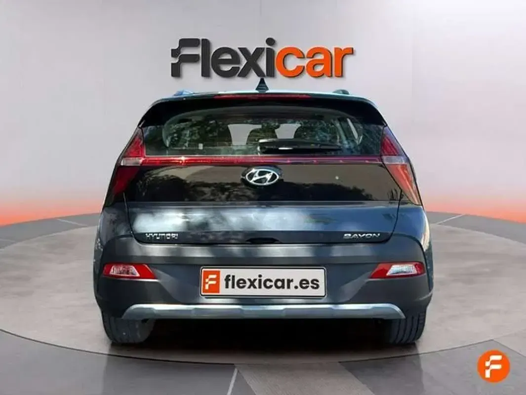 Usado Hyundai Bayon 84 CV (61 kW) 2022 Gris SUV