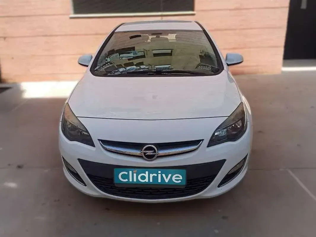 Begagnad Opel Astra Selective 110 HK (80 kW) 2012 Vit Halvkombi