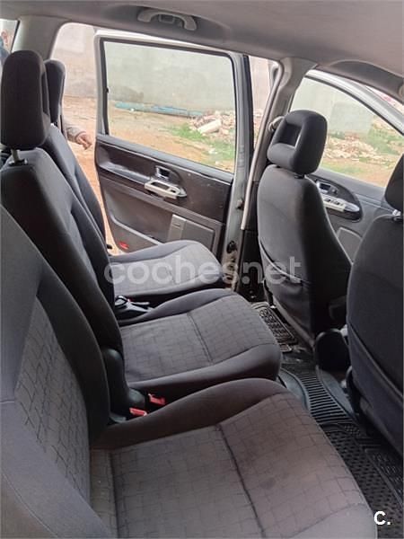 Usado Seat Alhambra 130 CV (95 kW) 2003 Gris / plata Monovolumen