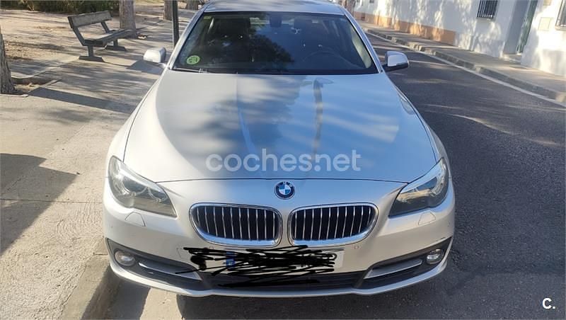 Gris / plata Usado 2015 BMW 518 Comfort Edition Berlina | 13.750 € - Imagen 1/4