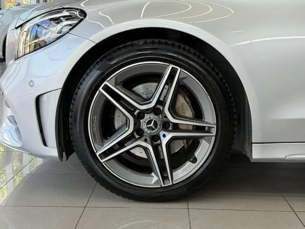 Usado Mercedes C180 156 CV (114 kW) 2018 Gris Berlina