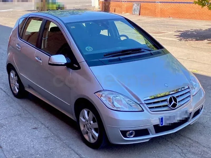 Usado Mercedes A180 Avantgarde 109 CV (80 kW) 2010 Gris / plata Monovolumen