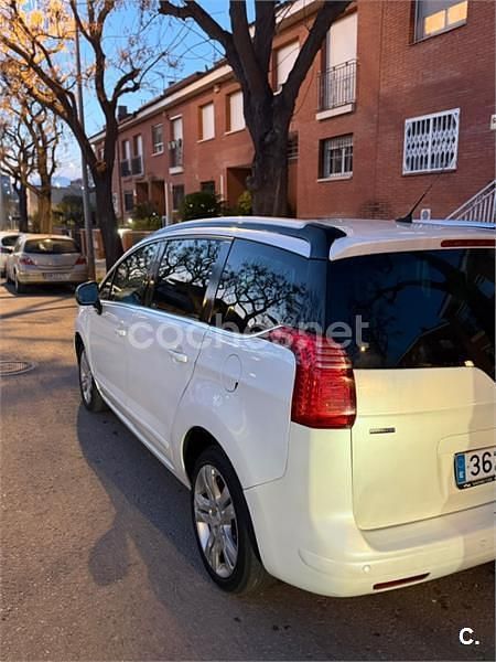 Usado Peugeot 5008 Allure 120 CV (88 kW) 2016 Blanco Monovolumen