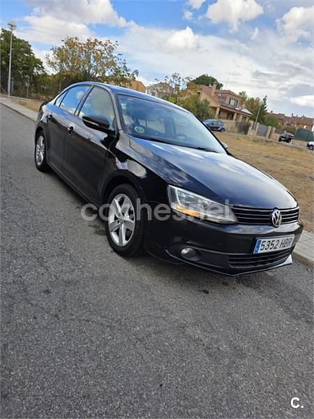 Negro Usado 2011 VW Jetta Advance Berlina | 8000 € (Precio justo) - Imagen 1/4