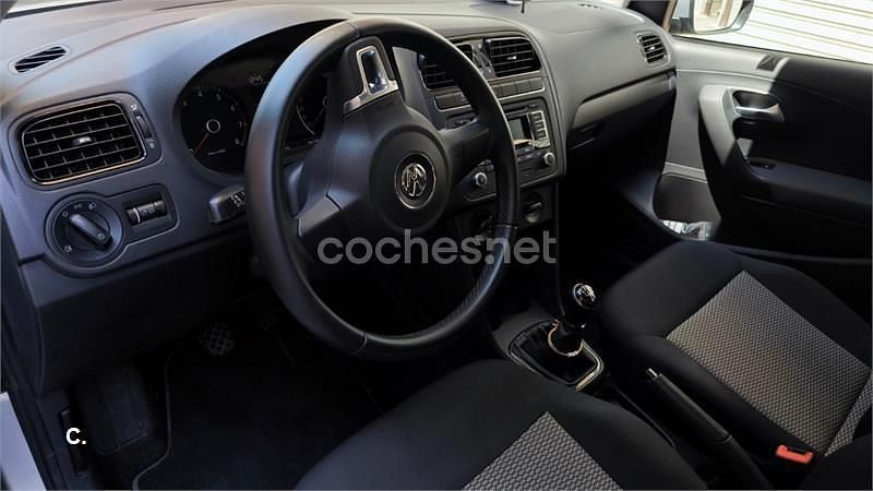 Usado VW Polo Advance 90 CV (66 kW) 2014 Gris / plata Berlina