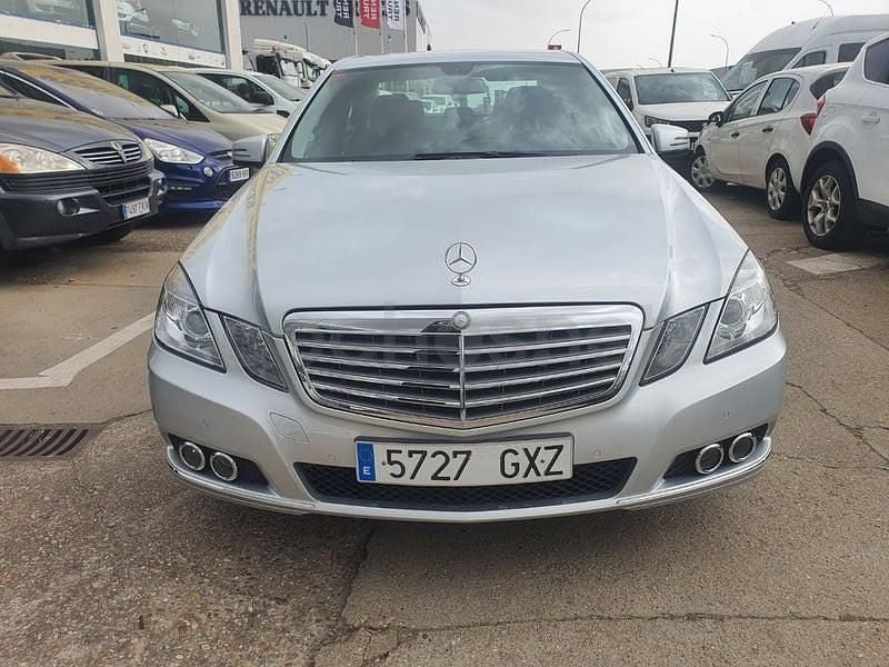 Usado Mercedes E220 Elegance 170 CV (125 kW) 2010 Gris / plata Berlina
