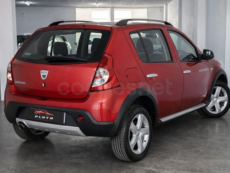 Usado Dacia Sandero Stepway 85 CV (62 kW) 2012 Rojo Berlina