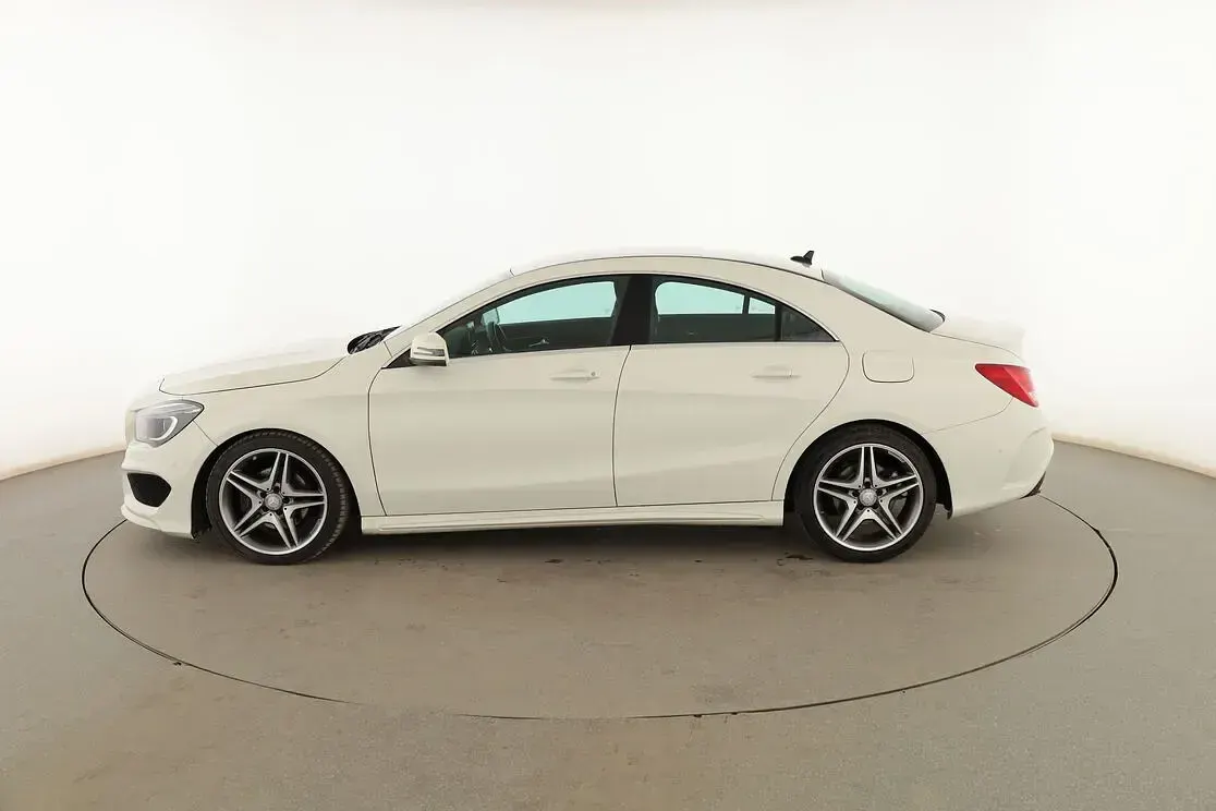 Usado Mercedes CLA200 AMG line 155 CV (114 kW) 2015 Blanco Coupe