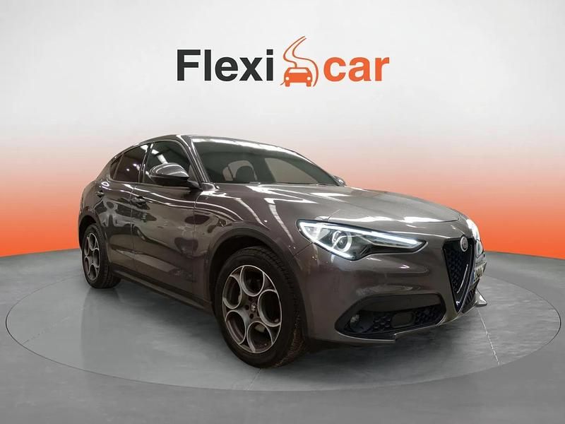 Usado Alfa Romeo Stelvio Sprint 200 CV (147 kW) 2022 Gris SUV