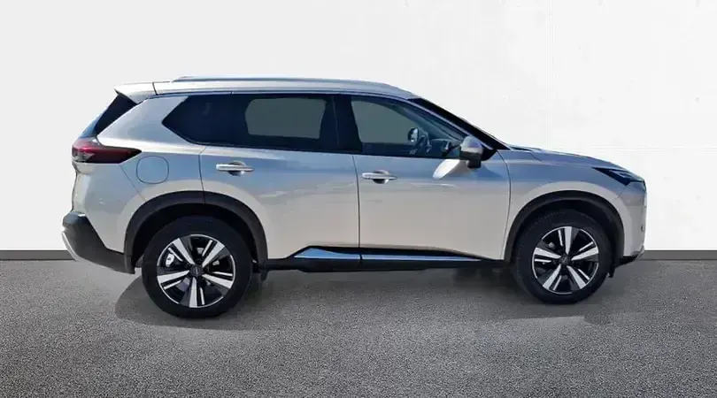 Usado Nissan X-Trail Tekna 163 CV (119 kW) 2023 Champagne silver SUV