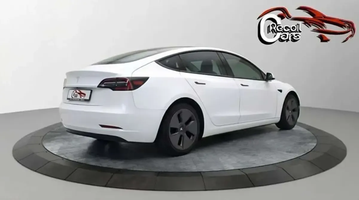 Käytetty Tesla Model 3 Standard Range 239 kW (325 HP) 2021 Valkoinen Sedan
