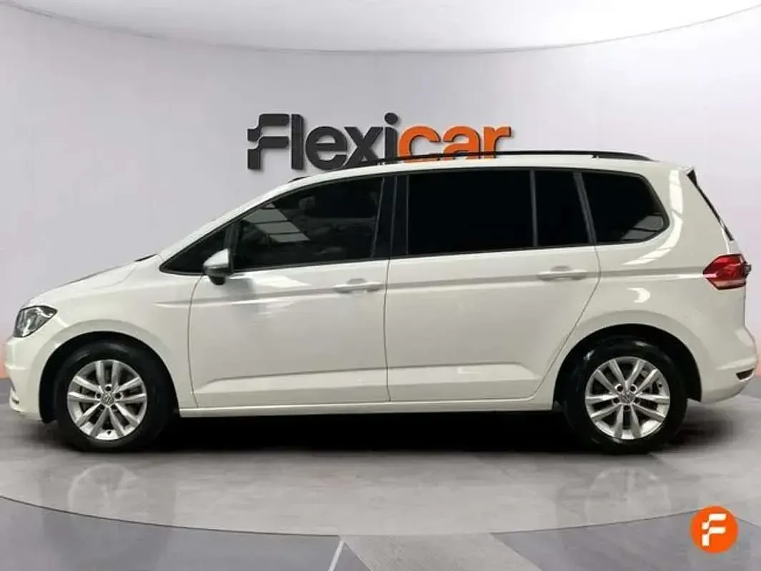 Usado VW Touran Edition 116 CV (85 kW) 2018 Blanco Monovolumen