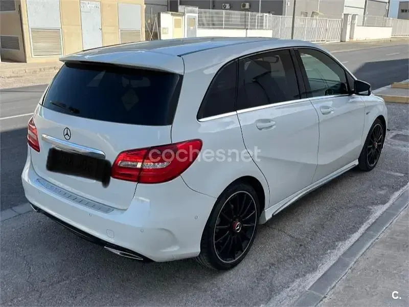 Usado Mercedes B200 136 CV (100 kW) 2014 Blanco Utilitario