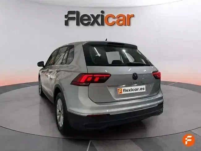 Usado VW Tiguan Life 130 CV (95 kW) 2021 Gris SUV