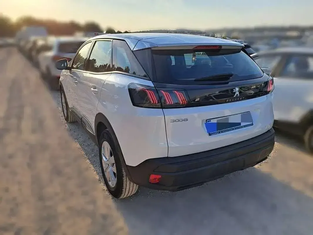 Usado Peugeot 3008 Active 131 CV (96 kW) 2021 Blanco SUV