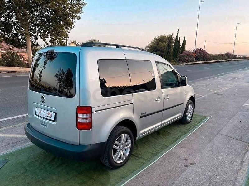 Usado VW Caddy Comfortline 102 CV (75 kW) 2011 Gris / plata Monovolumen