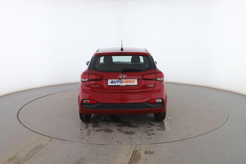 Usado Hyundai i20 75 HP (55 kW) 2019 Vermelho Sedan