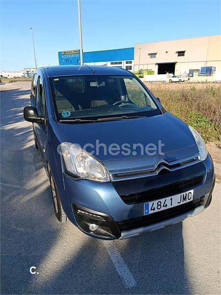 Usado Citroën Berlingo XTR 100 CV (73 kW) 2016 Azul Monovolumen