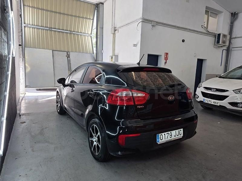 Usado Kia Rio 75 CV (55 kW) 2015 Negro Berlina