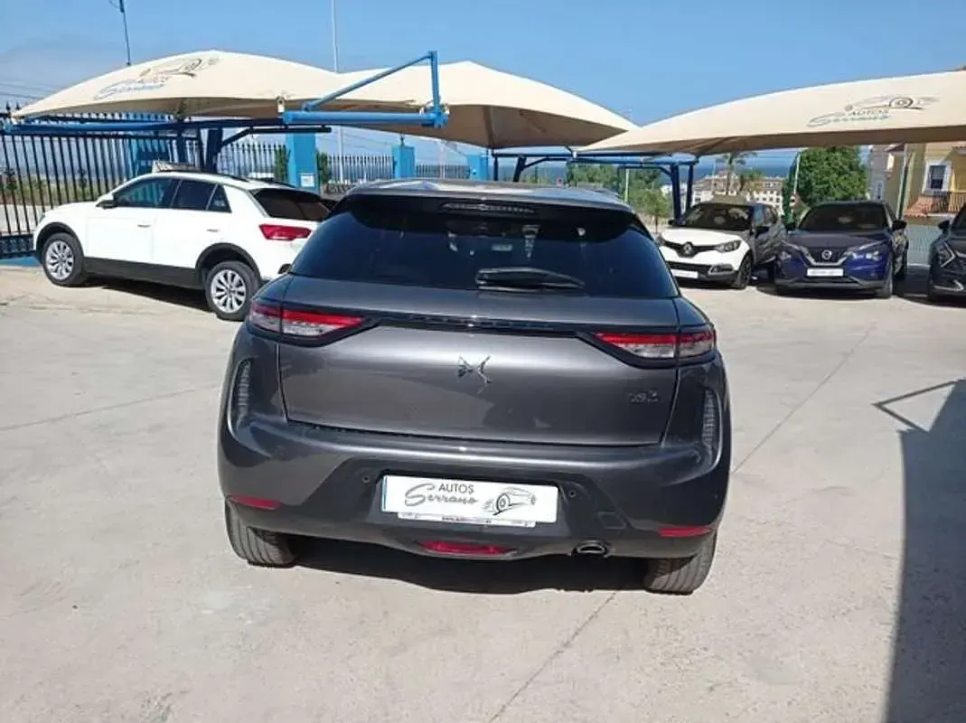 Usado DS Automobiles DS3 Crossback So Chic 102 CV (75 kW) 2021 Gris SUV