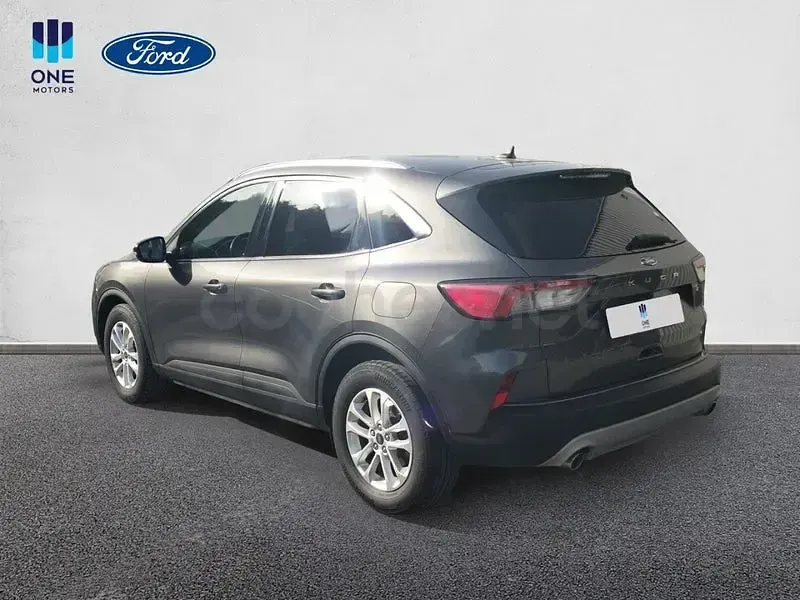 Usado Ford Kuga Titanium 150 CV (110 kW) 2023 Gris / plata SUV