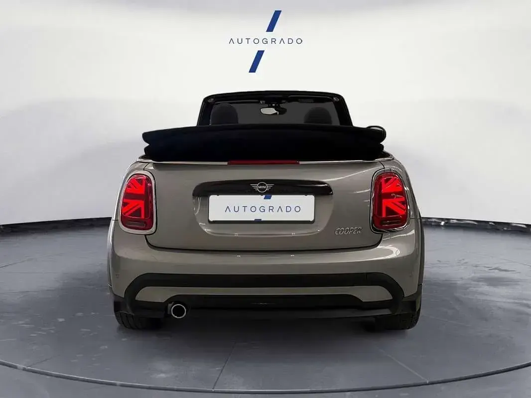 Usado Mini Cooper Cabriolet 136 CV (100 kW) 2023 Gris Descapotable