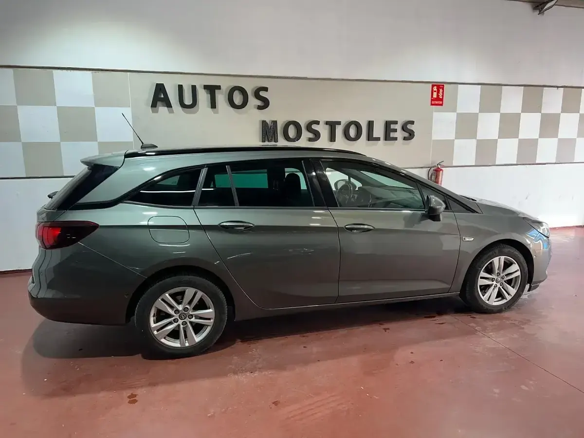 Usado Opel Astra Ultimate 145 CV (106 kW) 2020 Gris / plata Familiar