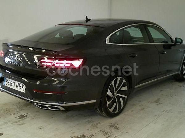 Usado VW Arteon R-line 150 CV (110 kW) 2022 Gris / plata Berlina