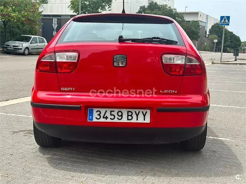 Usado Seat Leon 105 CV (77 kW) 2002 Rojo Utilitario