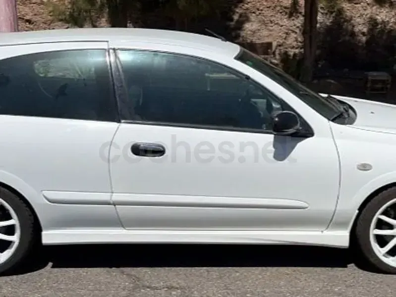 Usado Nissan Almera 114 CV (83 kW) 2002 Blanco Berlina