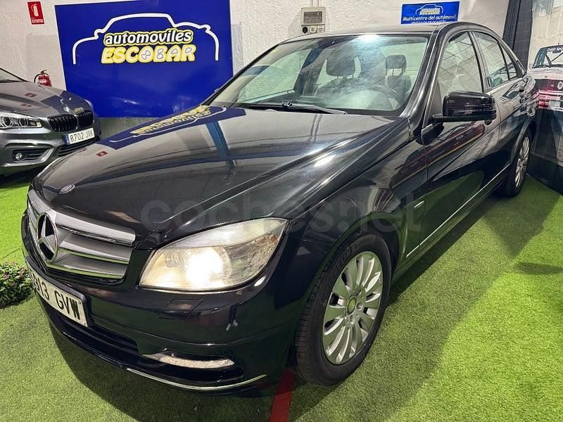Usado Mercedes C200 Elegance 136 CV (100 kW) 2010 Negro Berlina